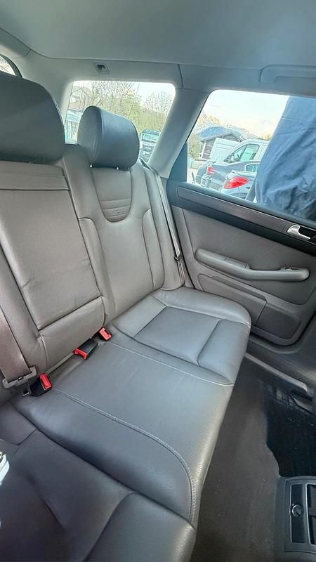 Gebraucht Audi A6 220 PS (161 kW) 2004 Grau Kombi