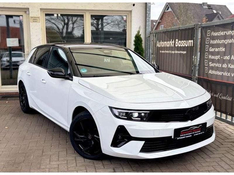 Weiß Gebraucht 2024 Opel Astra Limousine | 21.990 € (Superpreis) - Bild 1/3