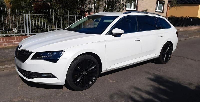 Gebraucht Skoda Superb Style 120 PS (88 kW) 2016 Weiß Kombi