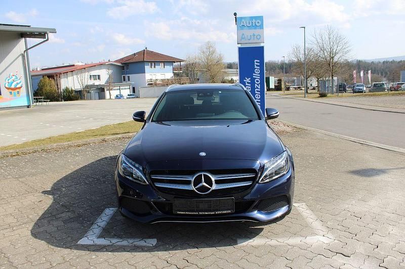 Gebraucht Mercedes C250 211 PS (155 kW) 2015 Blau Kombi
