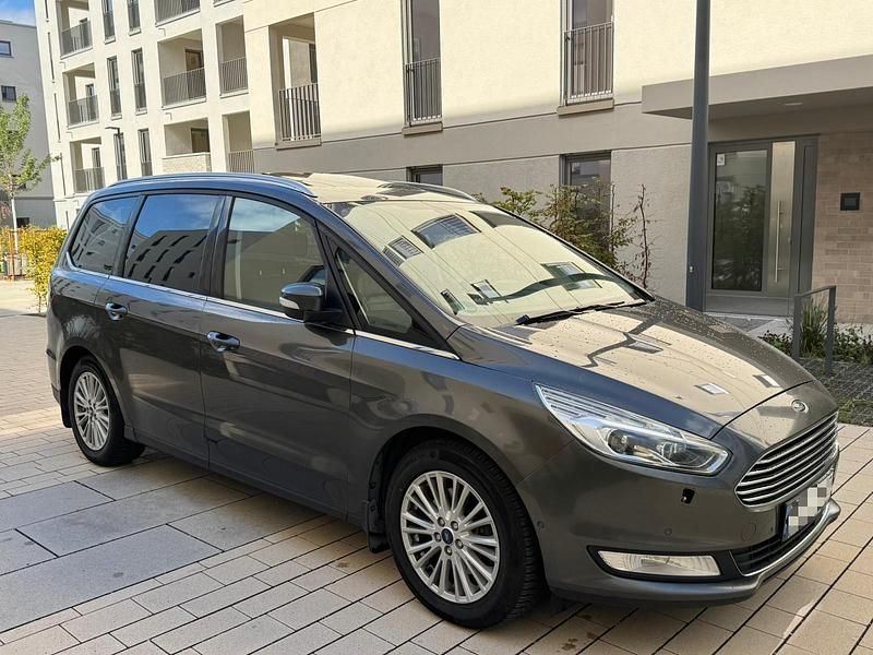 Grau Gebraucht 2017 Ford Galaxy Titanium Van / Kleinbus | 11.000 € (Superpreis) - Bild 1/4