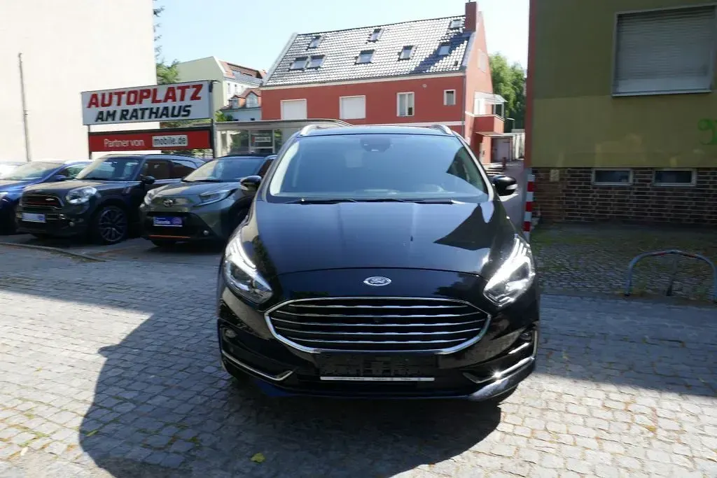 Gebraucht Ford S-MAX Titanium 190 PS (139 kW) 2020 Schwarz Van / Kleinbus