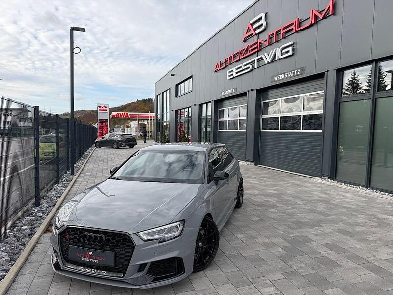 Grau Gebraucht 2019 Audi RS3 Sportback Sport Kleinwagen | 39.995 € (Fairer Preis) - Bild 1/3