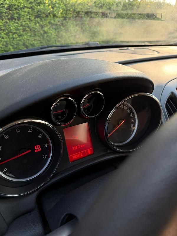 Second-hand Opel Astra 87 CP (63 kW) 2011 Gri Hatchback