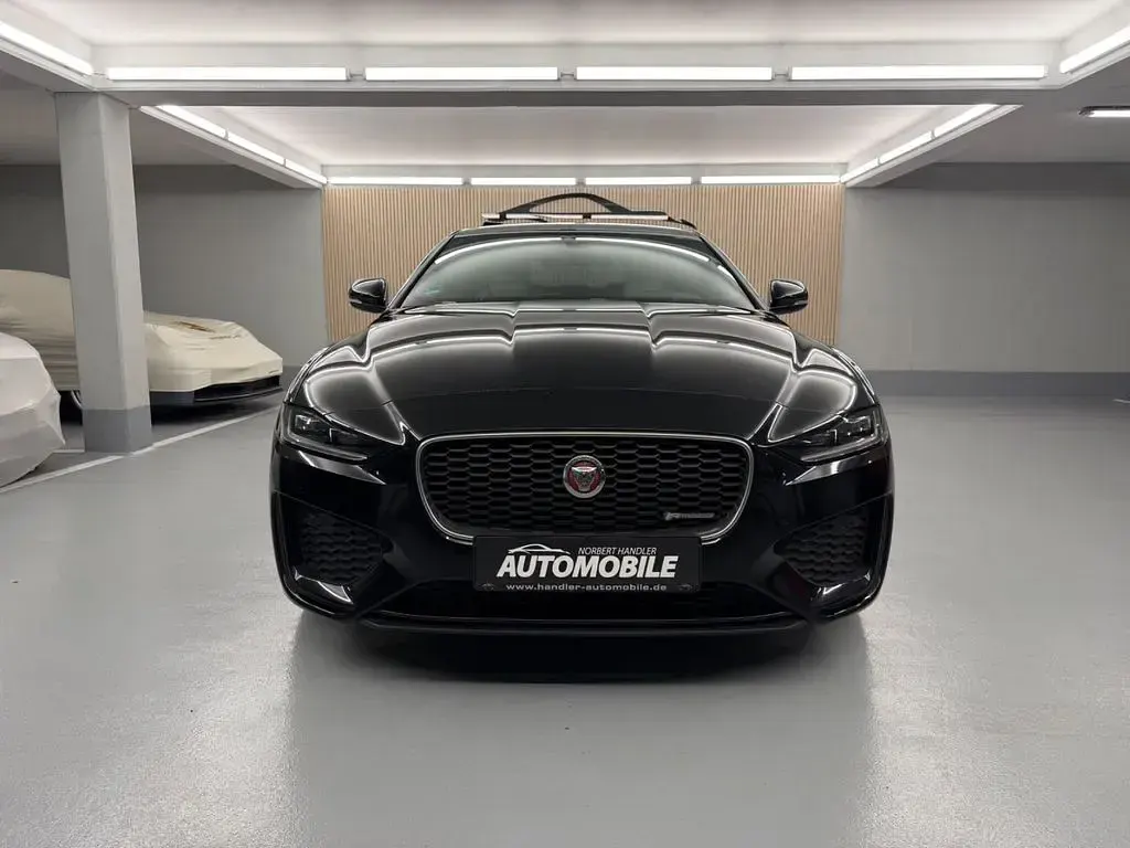 Używany Jaguar XE R-Dynamic 179 KM (131 kW) 2020 Czarny Sedan/Limuzyna