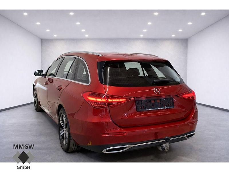 Gebraucht Mercedes C200 Avantgarde 184 PS (135 kW) 2022 Rot Kombi