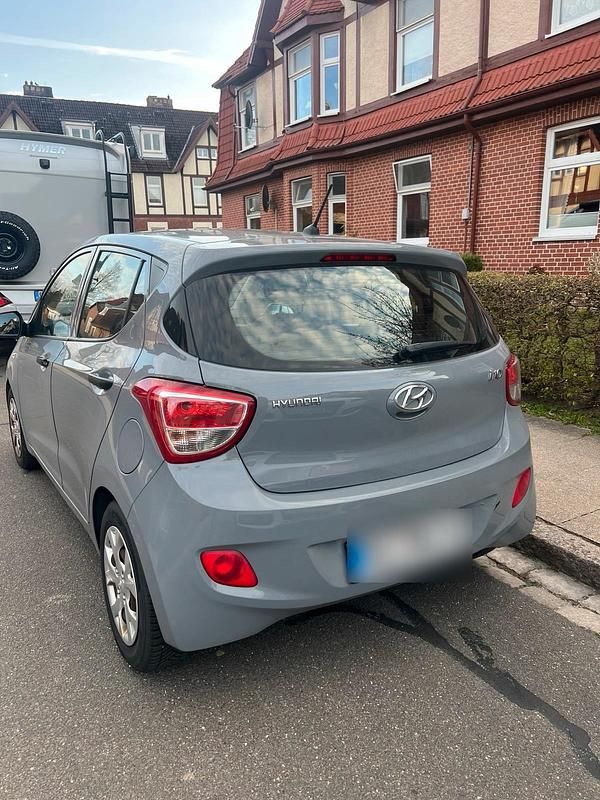 Gebraucht Hyundai i10 67 PS (49 kW) 2014 Grau Kleinwagen