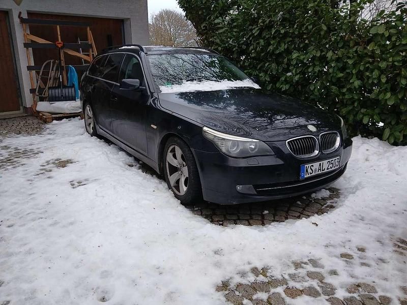 Gebraucht BMW 525 197 PS (144 kW) 2008 Schwarz Kombi