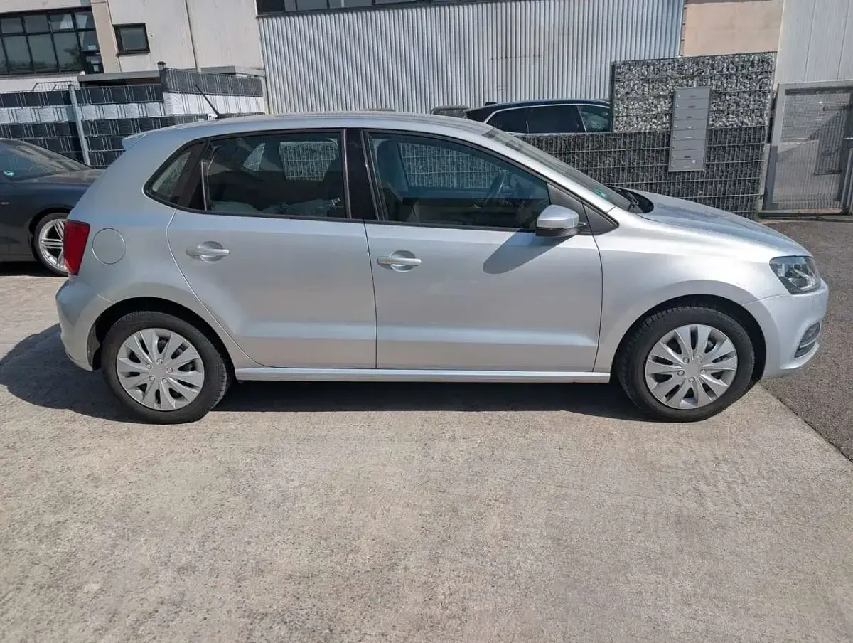 Gebraucht VW Polo Life 90 PS (66 kW) 2015 Silber Kleinwagen