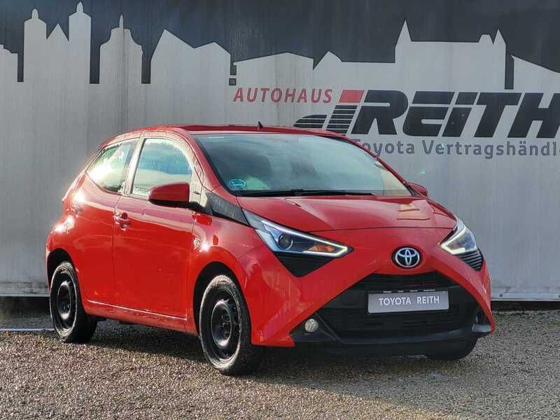 Gebraucht Toyota Aygo X-play 72 PS (52 kW) 2021 Vulcanorot Kleinwagen