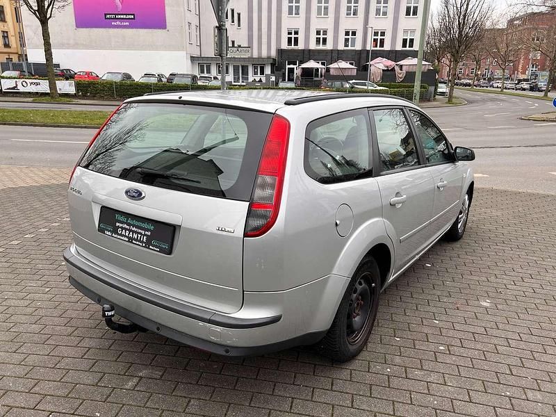 Gebraucht Ford Focus Style 109 PS (80 kW) 2007 Polarsilber metallic Kombi
