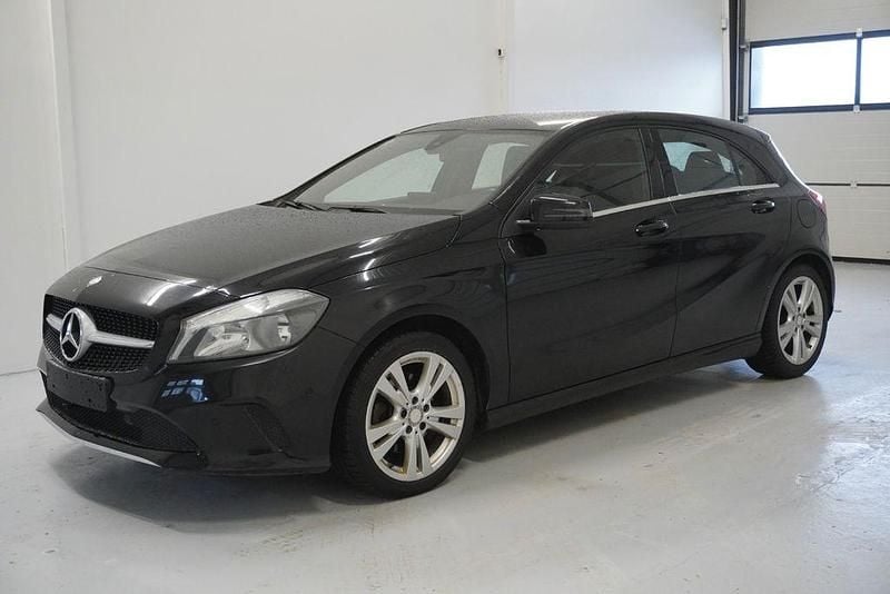 Schwarz Gebraucht 2016 Mercedes A200 Limousine | 5.800 € (Fairer Preis) - Bild 1/4