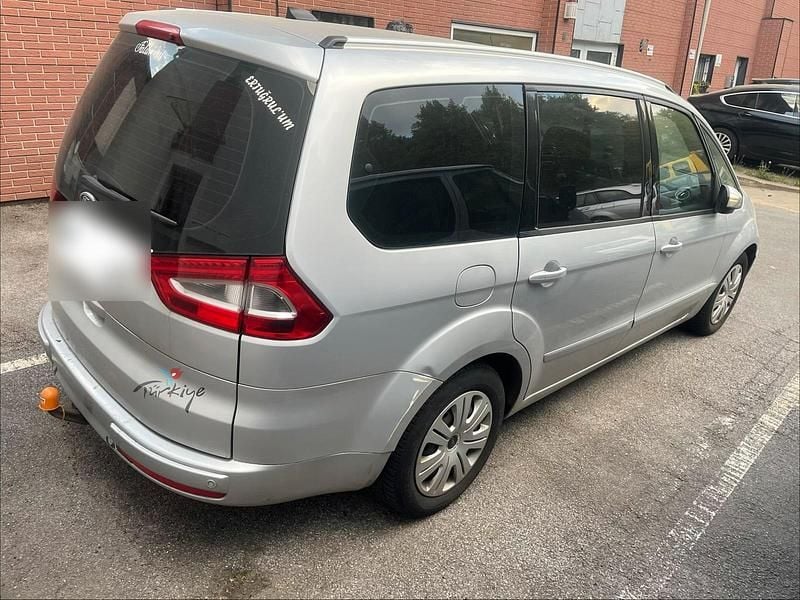 Second-hand Ford Galaxy 140 CP (102 kW) 2011 Argintiu Monovolum