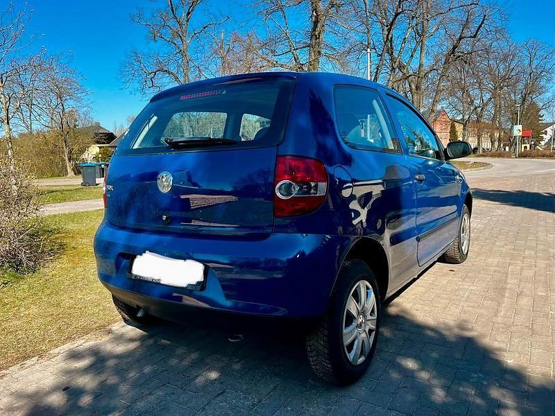 Gebraucht VW Fox 54 PS (39 kW) 2006 Blau Kleinwagen