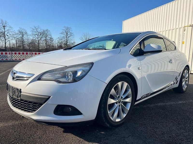 Gebraucht Opel Astra GTC Edition 170 PS (125 kW) 2014 Weiß Limousine