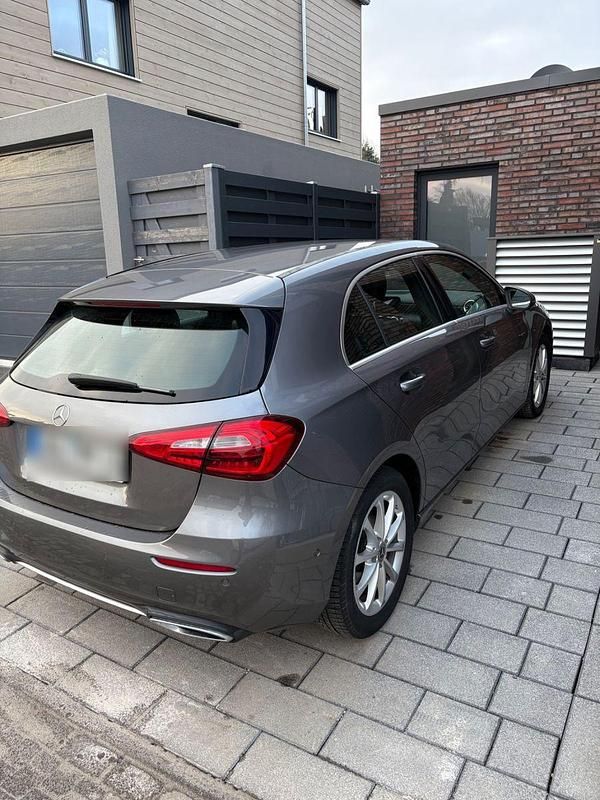 Gebraucht Mercedes A180 136 PS (100 kW) 2020 Grau Kleinwagen