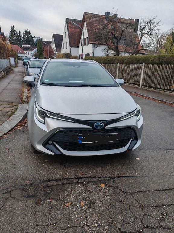 Silber Gebraucht 2019 Toyota Corolla Club Kombi | 18.300 € (Fairer Preis) - Bild 1/4
