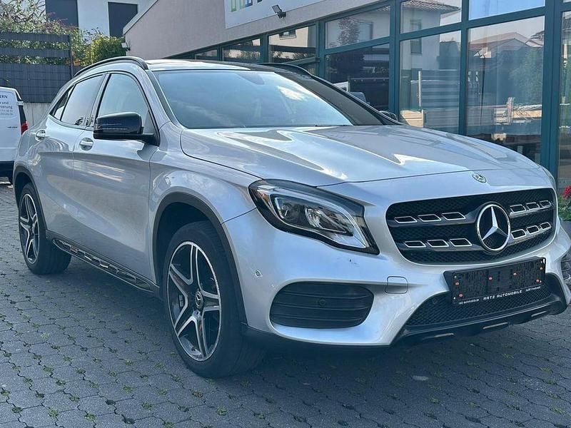 Silber Gebraucht 2019 Mercedes GLA200 AMG SUV | 25.150 € (Guter Preis) - Bild 1/4