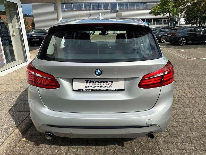 Gebraucht BMW 220 Sport Line 192 PS (141 kW) 2016 Glaciersilber metallic Van / Kleinbus