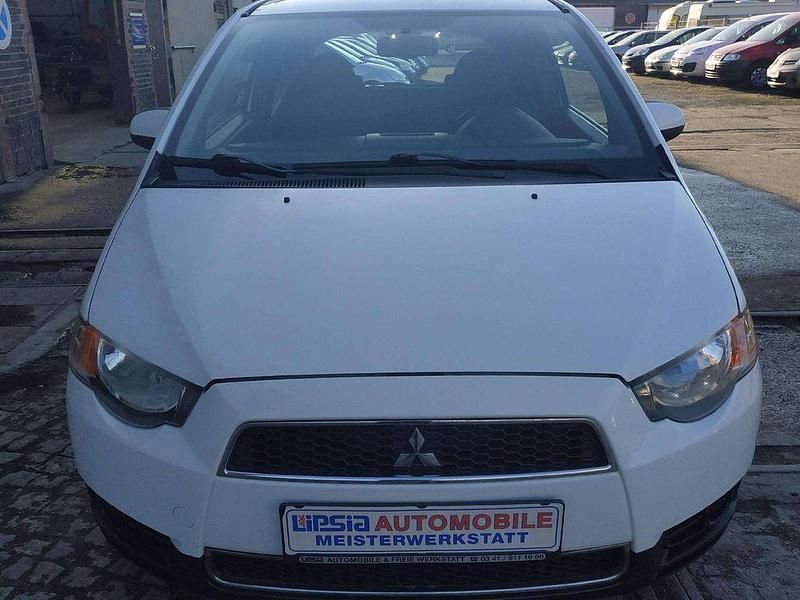 Gebraucht Mitsubishi Colt 75 PS (55 kW) 2011 Porcelain white Kleinwagen