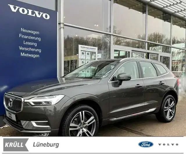 Grau (pine grey) Gebraucht 2017 Volvo XC60 Inscription SUV | 33.405 € (Fairer Preis) - Bild 1/4