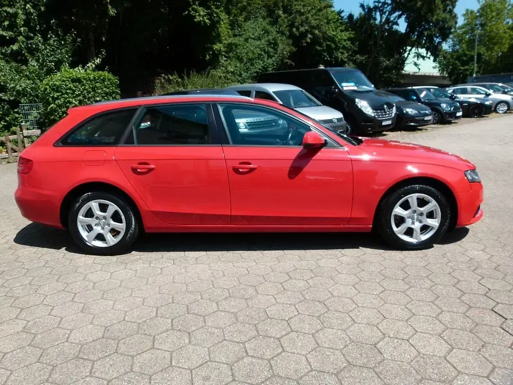 Gebraucht Audi A4 Attraction 120 PS (88 kW) 2011 Rot Kombi