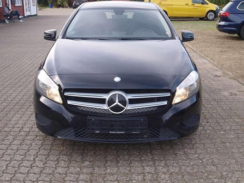 Schwarz Gebraucht 2014 Mercedes A180 Style Limousine | 8.200 € (Fairer Preis) - Bild 1/4