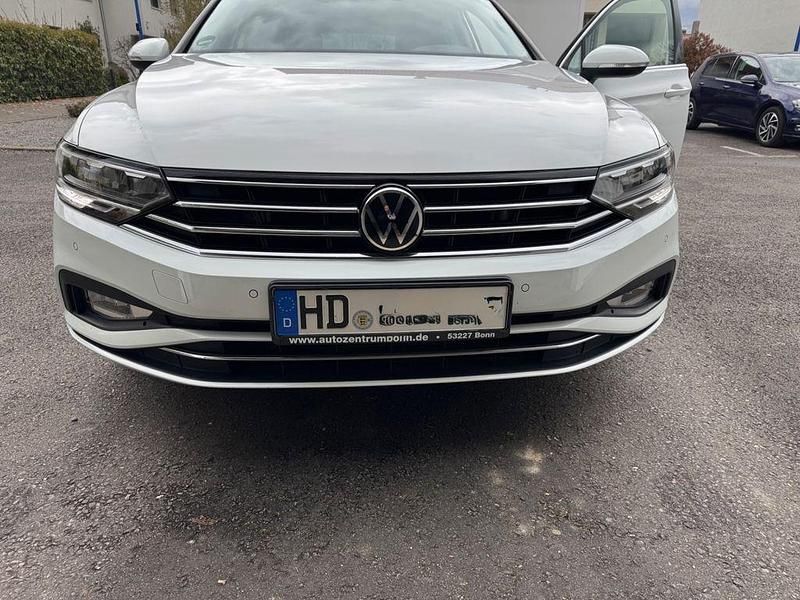 Gebraucht VW Passat 150 PS (110 kW) 2022 Weiß Kombi