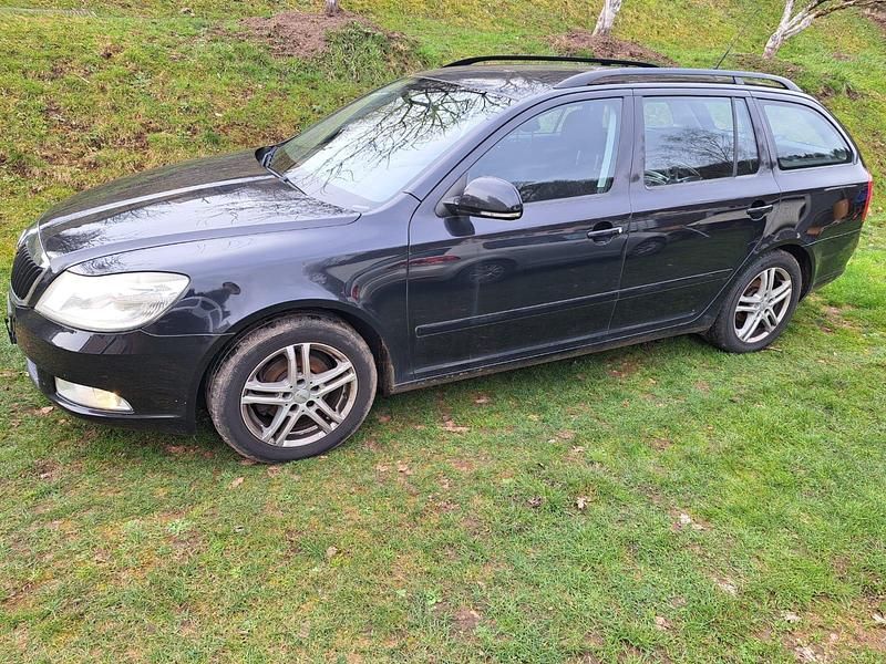 Gebraucht Skoda Octavia 105 PS (77 kW) 2009 Schwarz Kombi