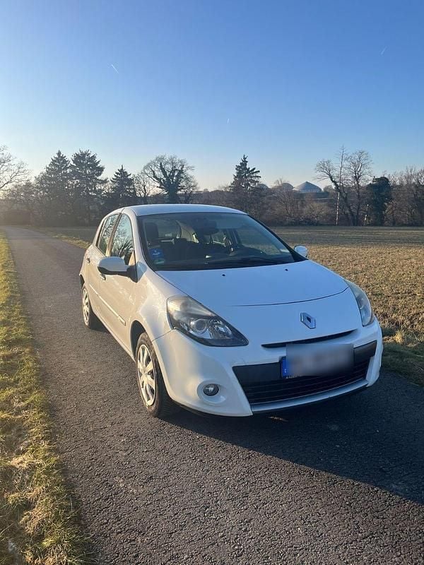 Weiß Gebraucht 2010 Renault Clio II Expression Kleinwagen | 3.000 € (Fairer Preis) - Bild 1/4