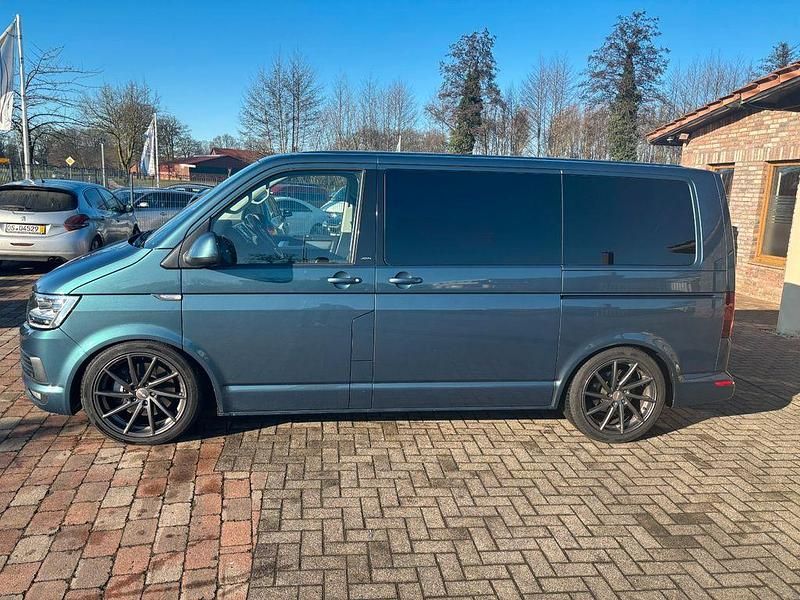 Second-hand VW Multivan 199 CP (146 kW) 2018 Verde Monovolum