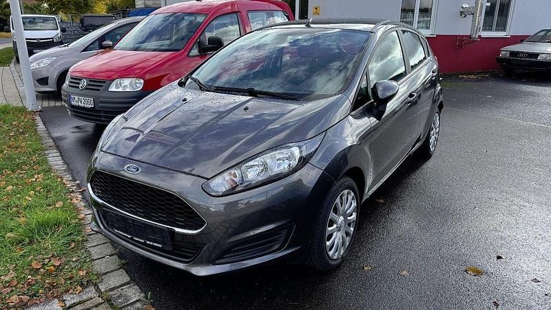 Grau Gebraucht 2016 Ford Fiesta Trend Kleinwagen | 8.300 € (Fairer Preis) - Bild 1/4