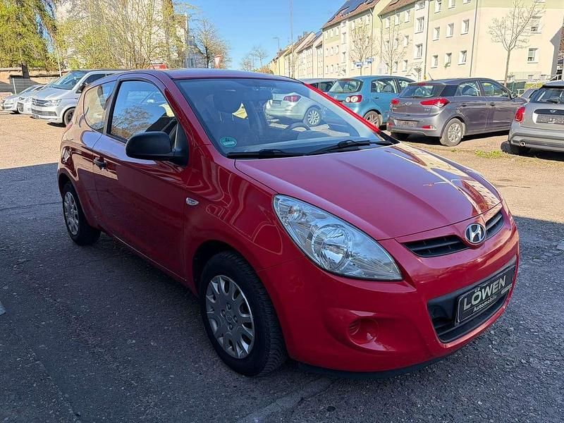 Gebraucht Hyundai i20 Classic 77 PS (56 kW) 2009 Electric red Kleinwagen