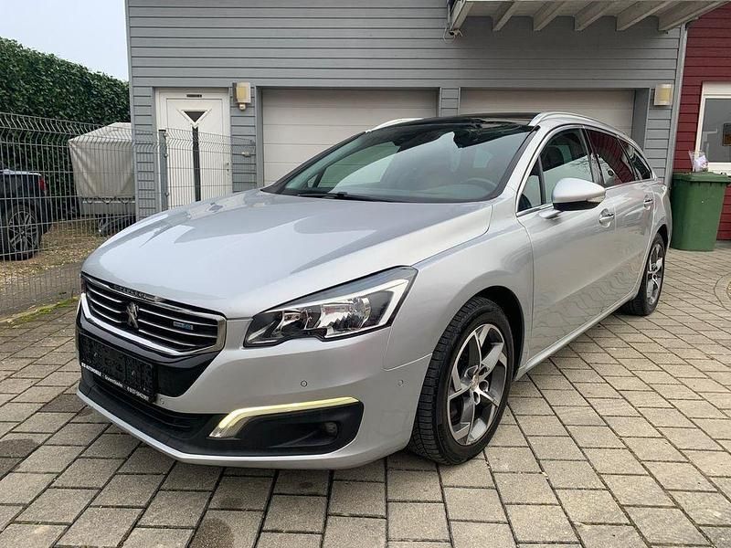 Silber Gebraucht 2016 Peugeot 508 SW Allure Top Kombi | 9.900 € (Superpreis) - Bild 1/4
