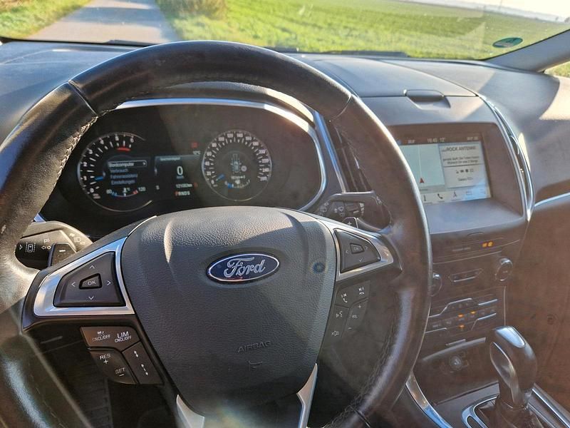 Gebraucht Ford S-MAX S 179 PS (131 kW) 2016 Schwarz Van / Kleinbus