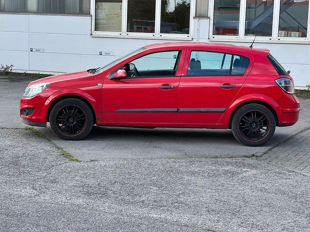 Brugt Opel Astra Basis 90 HK (66 kW) 2009 Rød Sedan