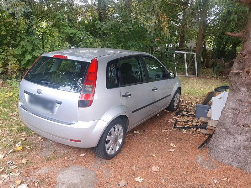 Gebraucht Ford Fiesta 60 PS (44 kW) 2004 Grau Kleinwagen