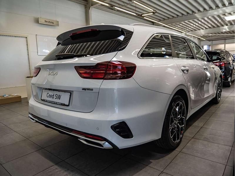 Neu Kia Ceed 140 PS (102 kW) 2026 Penta metal Kleinwagen