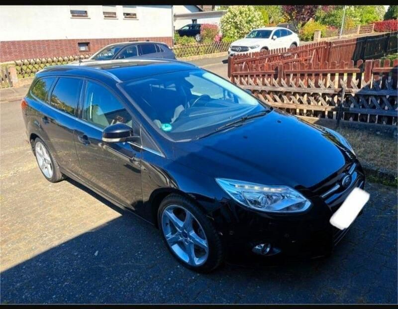 Schwarz Gebraucht 2011 Ford Focus Titanium Kombi | 6.500 € (Fairer Preis) - Bild 1/4