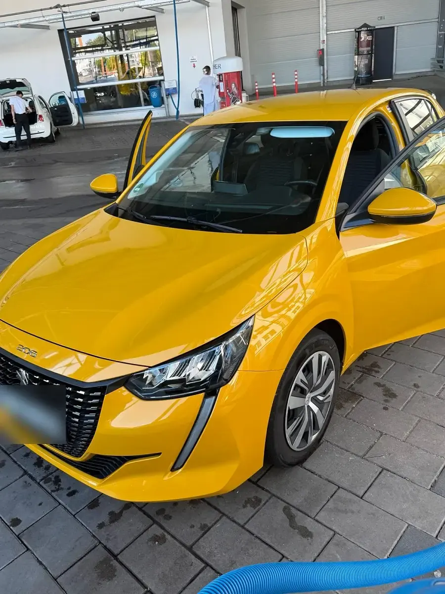 Gebraucht Peugeot 208 101 PS (74 kW) 2020 Gelb Kleinwagen