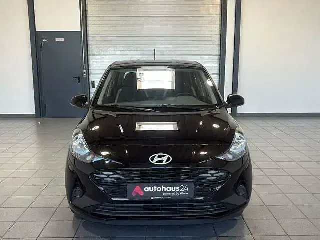 Gebraucht Hyundai i10 Trend 67 PS (49 kW) 2024 Schwarz Kleinwagen
