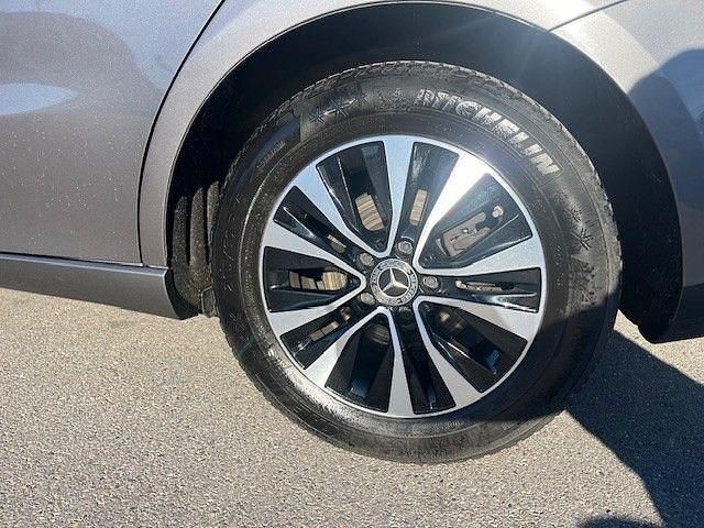 Gebraucht Mercedes B200 150 PS (110 kW) 2021 Metalliclack mountaingrau Van / Kleinbus