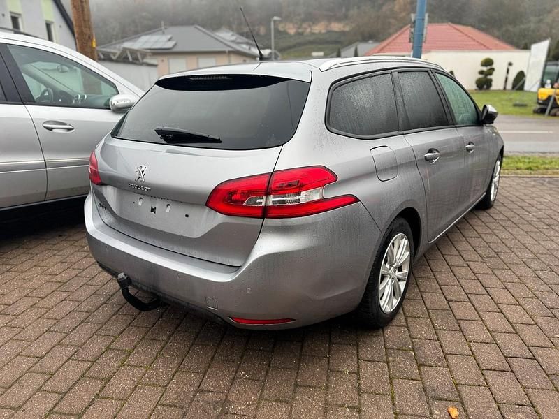 Gebraucht Peugeot 308 SW 110 PS (80 kW) 2018 Grau Kombi