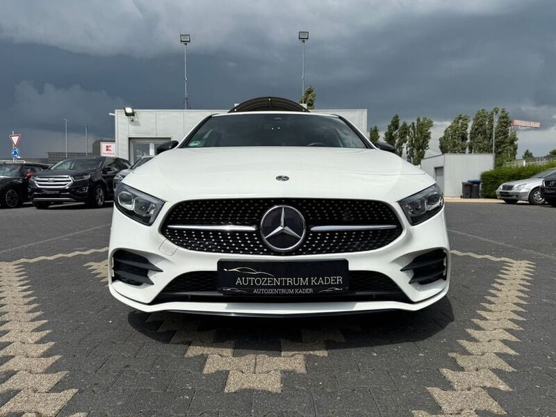 Polarweiss unilack Gebraucht 2019 Mercedes A200 AMG line Limousine | 20.900 € (Guter Preis) - Bild 1/4