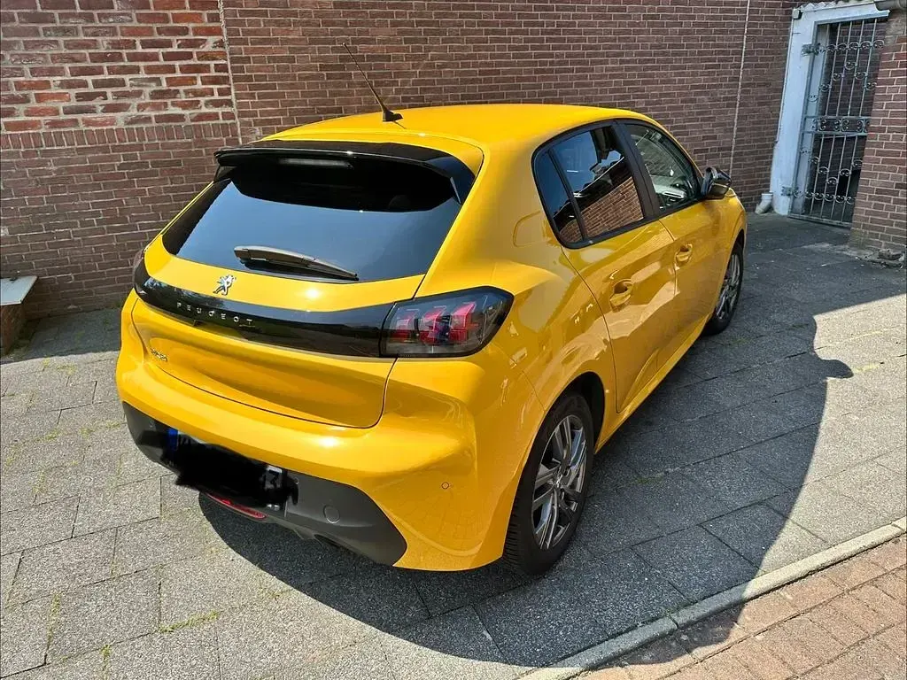 Gebraucht Peugeot 208 Active 75 PS (55 kW) 2022 Gelb Kleinwagen