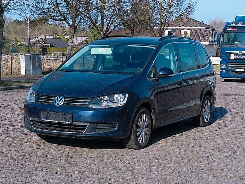Gebraucht VW Sharan Comfortline 177 PS (130 kW) 2014 Blau Van / Kleinbus