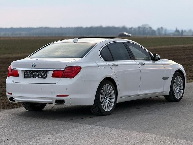 Gebraucht BMW 750 408 PS (300 kW) 2009 Weiß Limousine