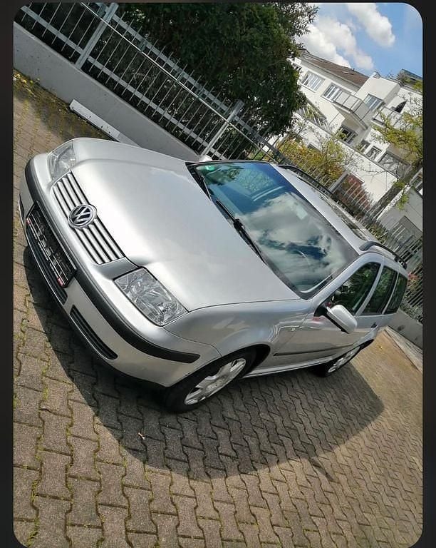 Silber Gebraucht 2001 VW Bora Edition Limousine | 750 € (Fairer Preis) - Bild 1/4