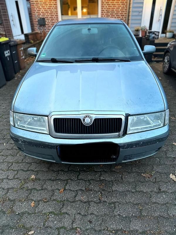 Grau Gebraucht 2004 Skoda Octavia Limousine | 1.800 € (Fairer Preis) - Bild 1/4