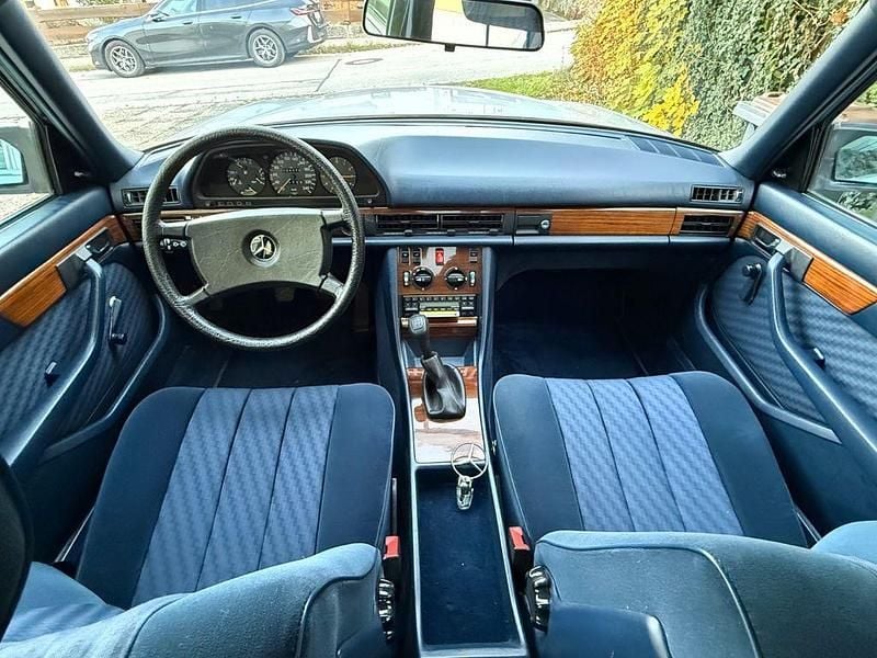 Silber Gebraucht 1981 Mercedes S280 Limousine | 11.111 € - Bild 1/4